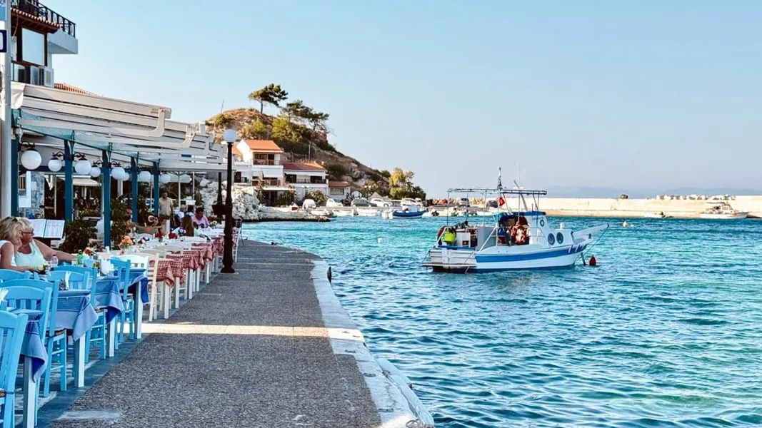 Samos Liman Tavernaları — fotoğraf 1